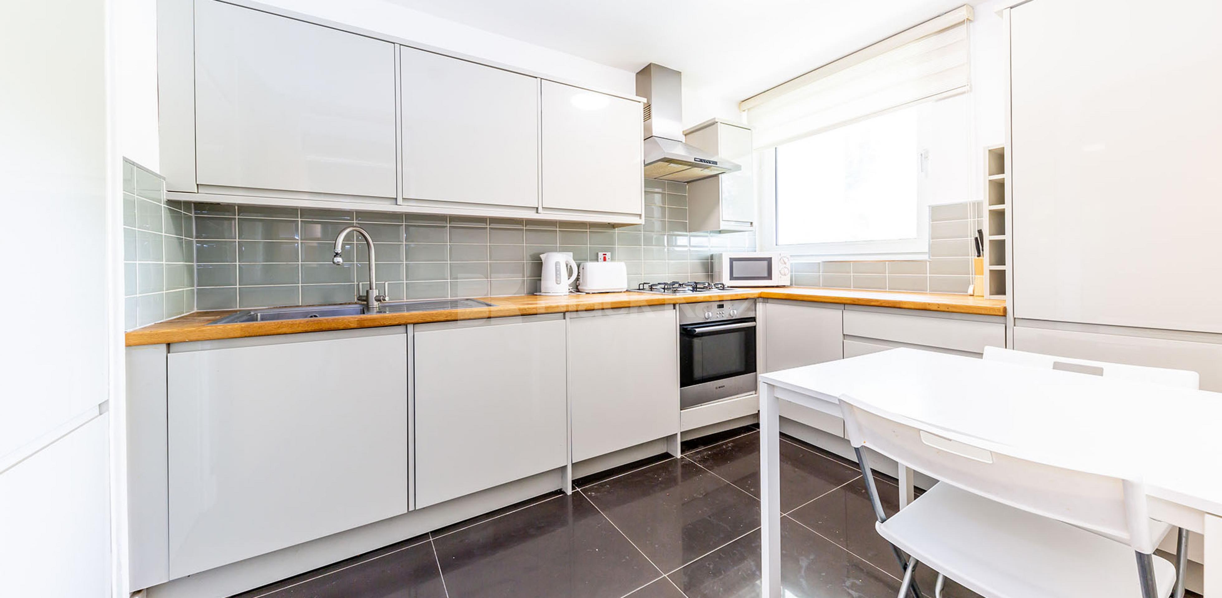 			NEW INSTRUCTION - ZONE1! GREAT FOR 4 SHARERS!, 3 Bedroom, 1 bath, 1 reception Flat			 Stanhope Street, EUSTON-CAMDEN NW1